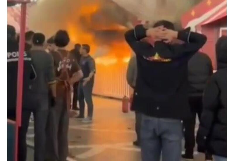 В Баку на "Торговой" произошел пожар