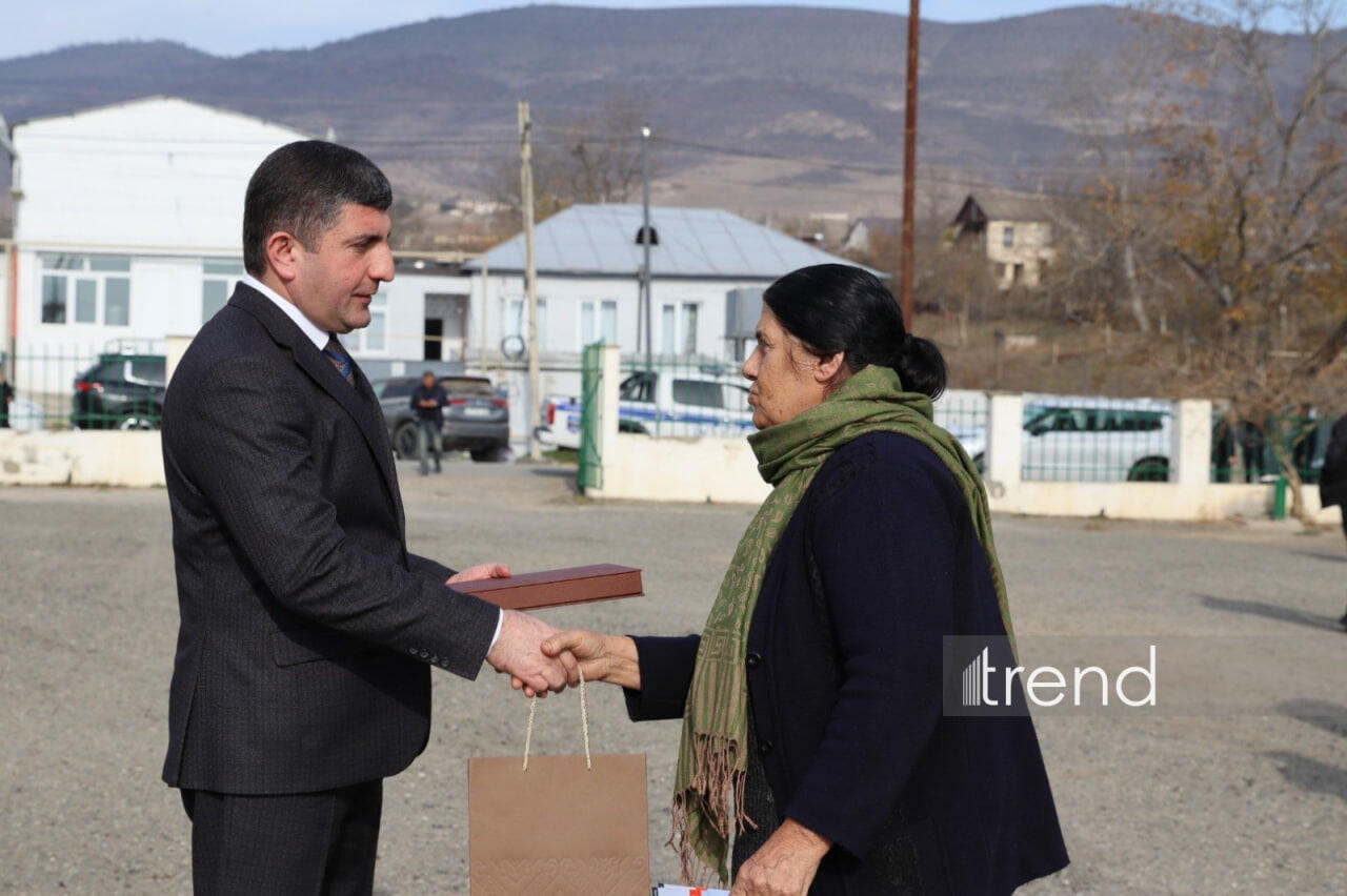 Təzəbinə kəndinə köçən sakinlərə evlərinin açarları təqdim edilib