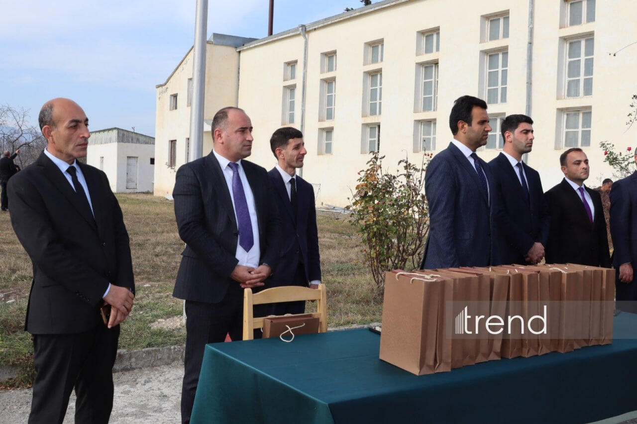 Təzəbinə kəndinə köçən sakinlərə evlərinin açarları təqdim edilib