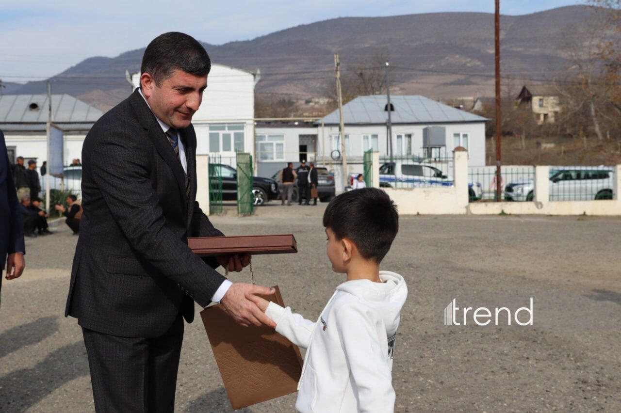 Təzəbinə kəndinə köçən sakinlərə evlərinin açarları təqdim edilib