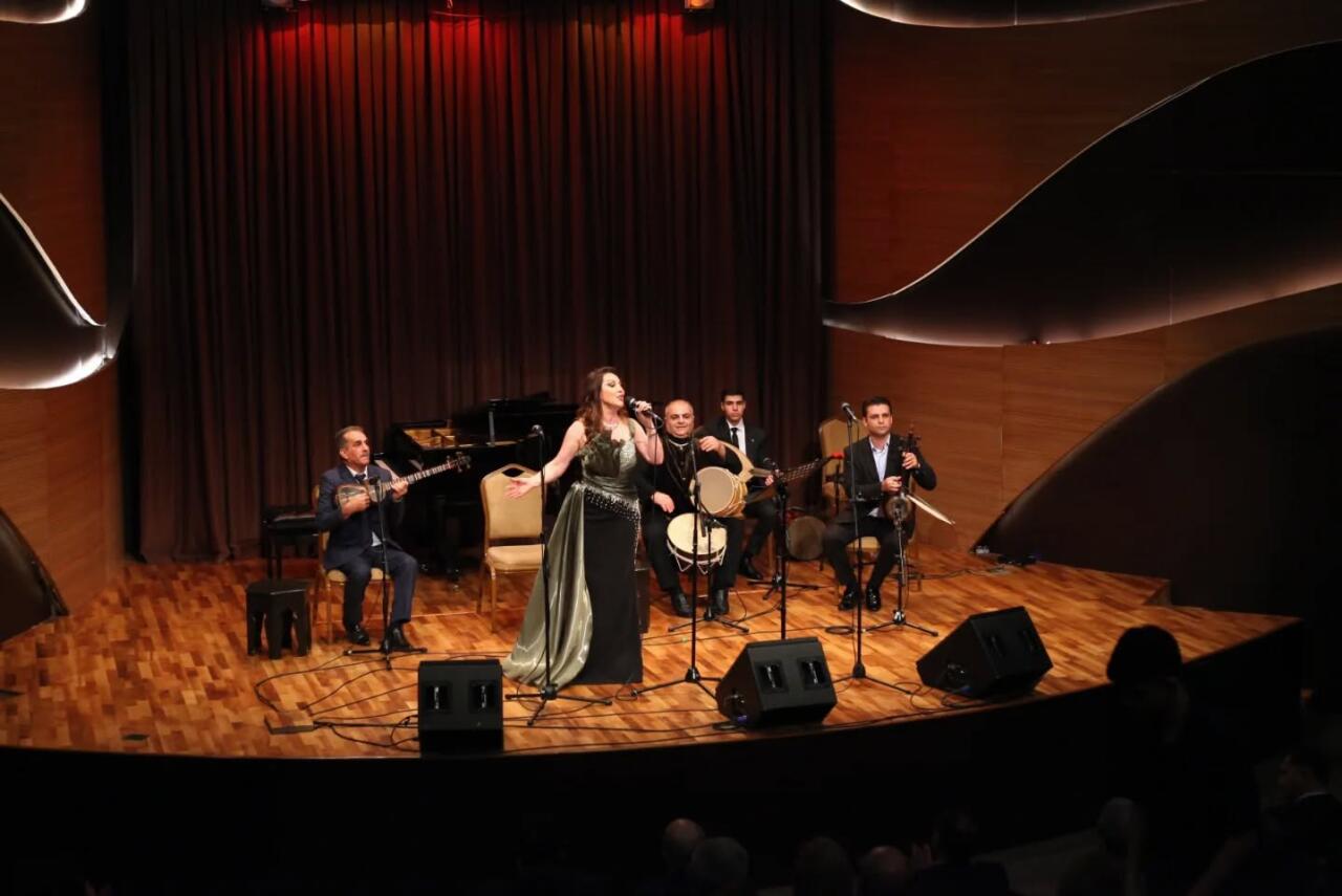 В Баку прошел концерт мастеров тюркского мира, посвященный 150-летию Калвалы Али Деде