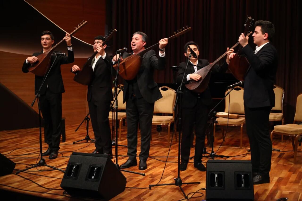 В Баку прошел концерт мастеров тюркского мира, посвященный 150-летию Калвалы Али Деде