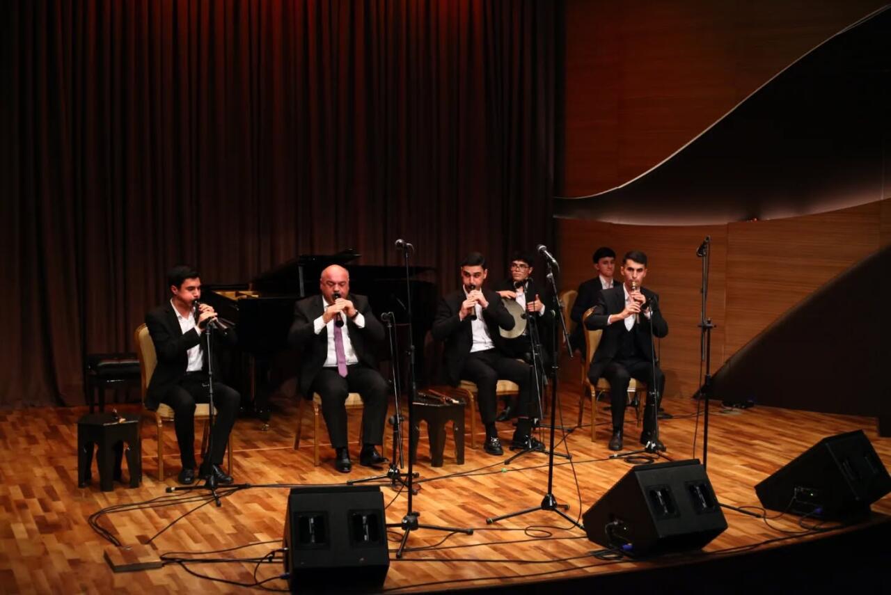 В Баку прошел концерт мастеров тюркского мира, посвященный 150-летию Калвалы Али Деде