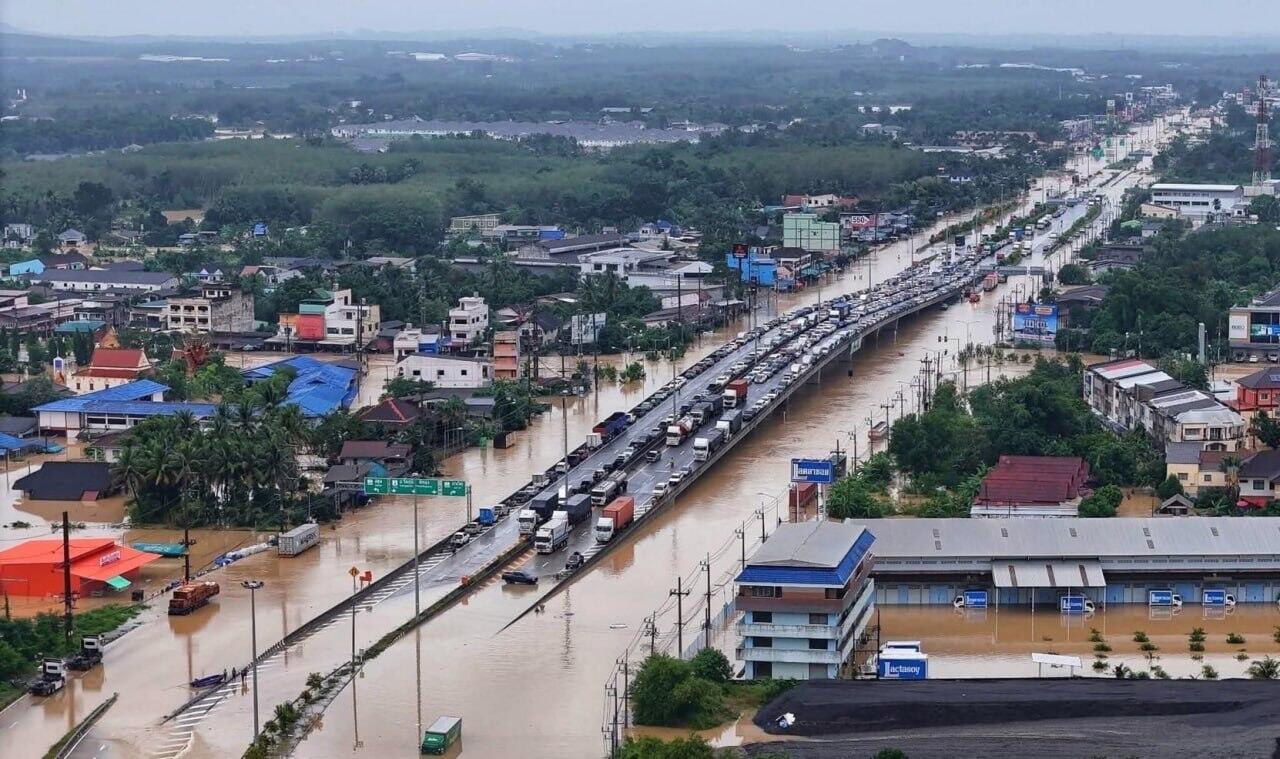 Десятки тысяч человек эвакуированы из-за наводнений в Малайзии