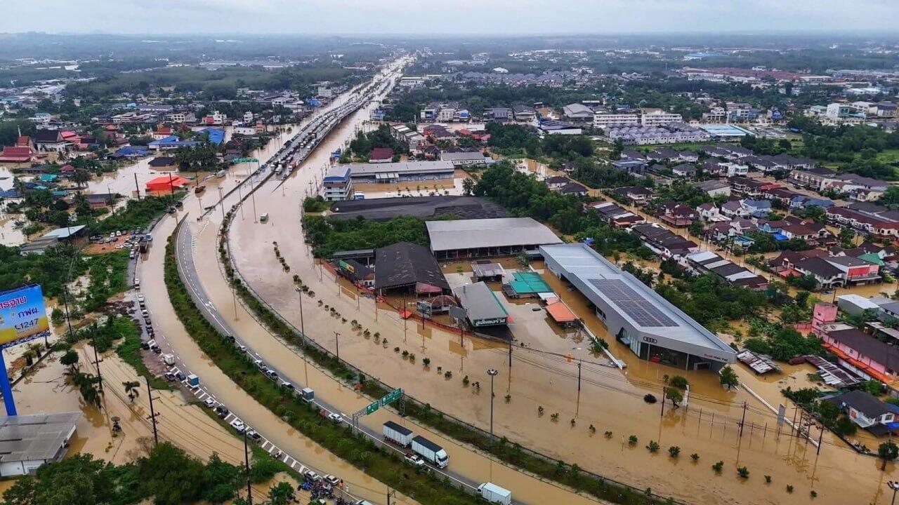 Десятки тысяч человек эвакуированы из-за наводнений в Малайзии