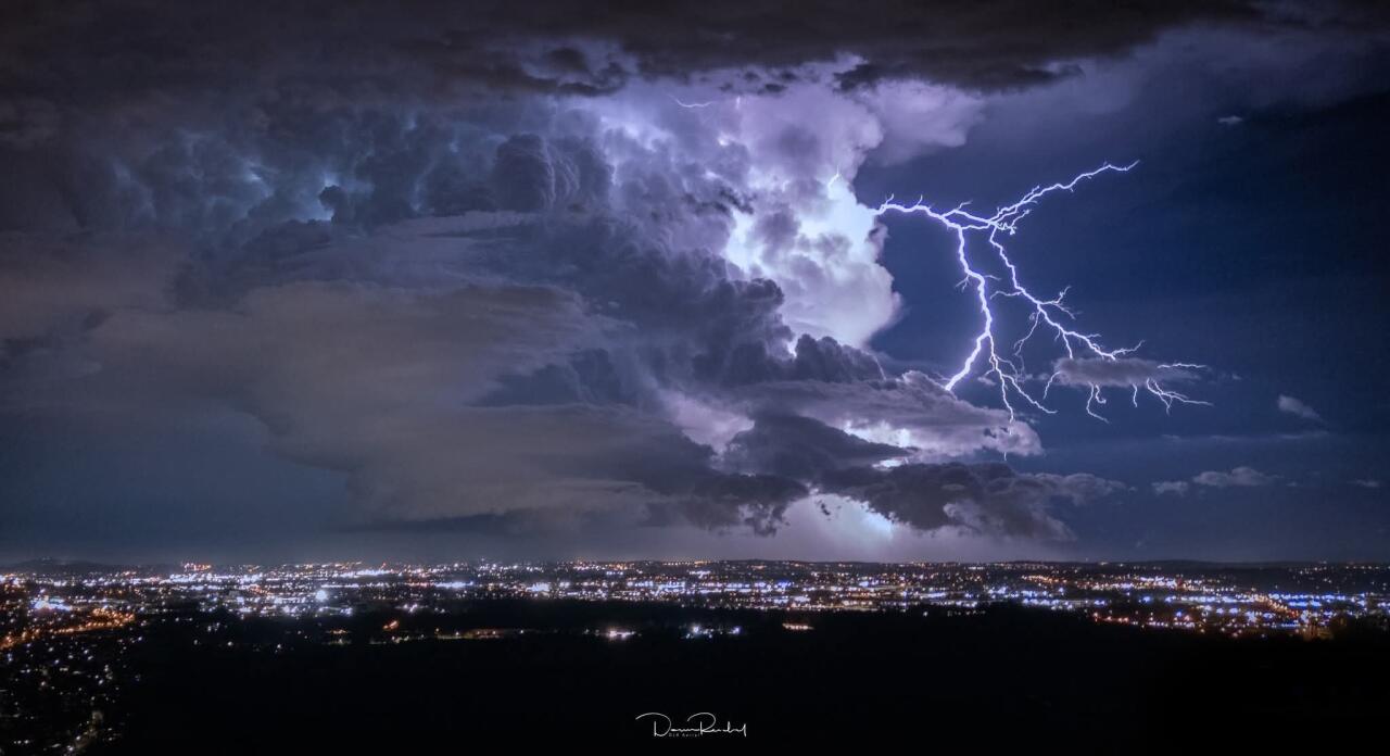 Австралию захлестнула волна непогоды