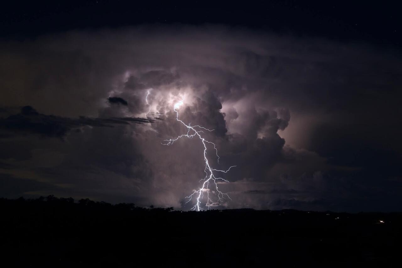 Австралию захлестнула волна непогоды
