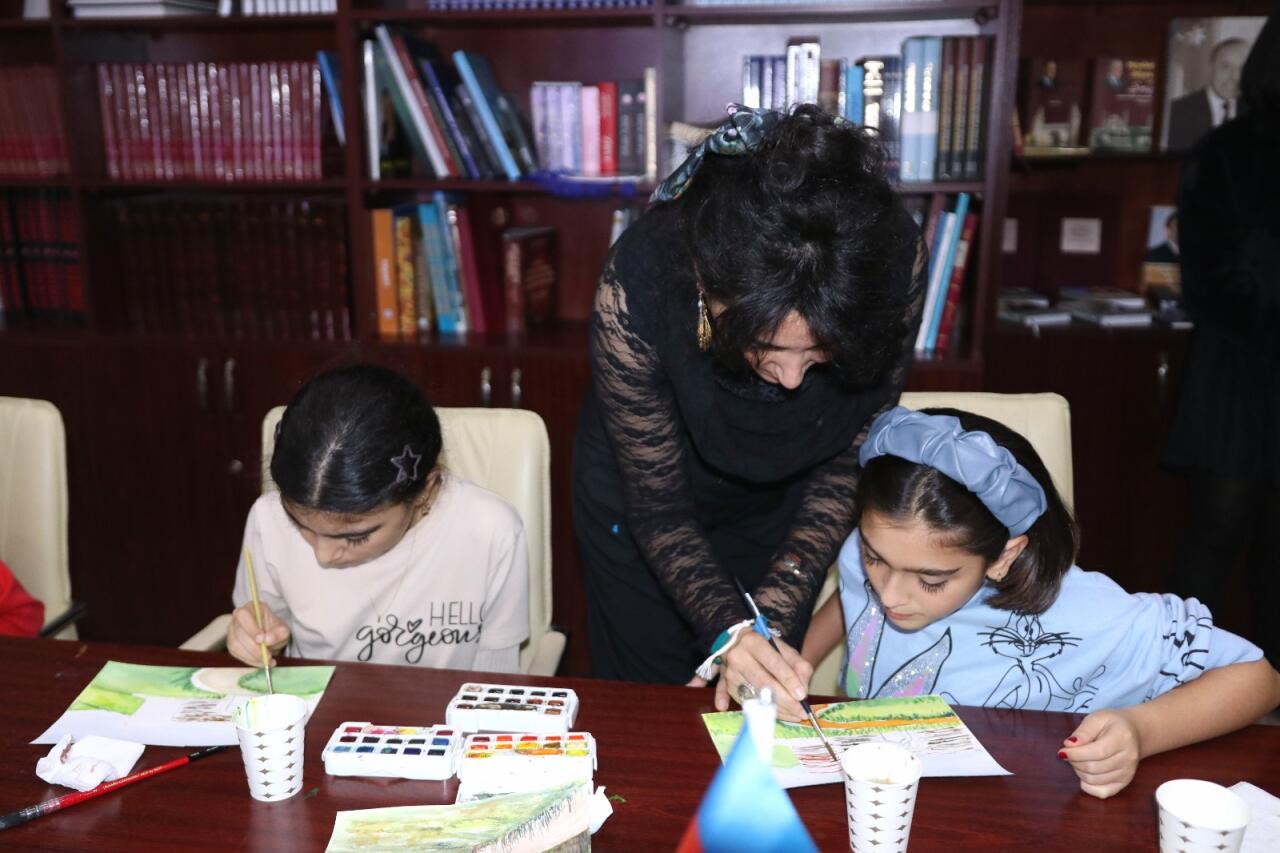 В Ичеришехер прошла выставка картин Лалы Багирзаде