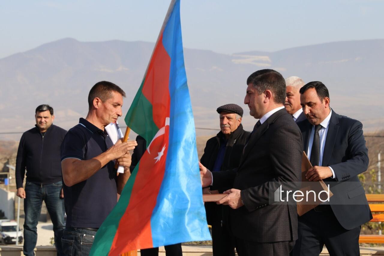 Семьям, прибывшим в села Хайурду и Тезебина Ходжалинского района, вручены ключи от домов