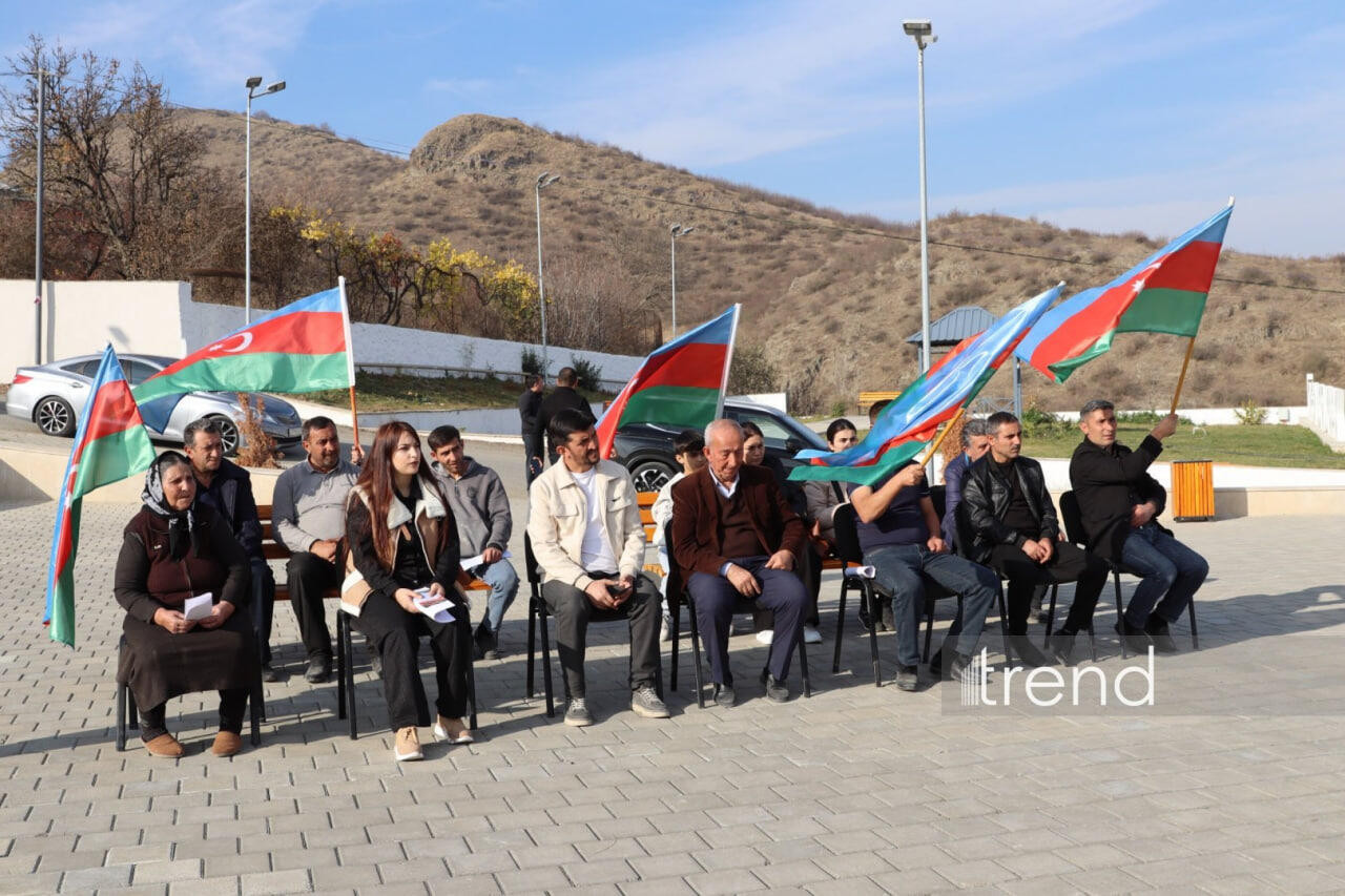 Köç karvanı Xocalının Xanyurdu kəndinə çatıb