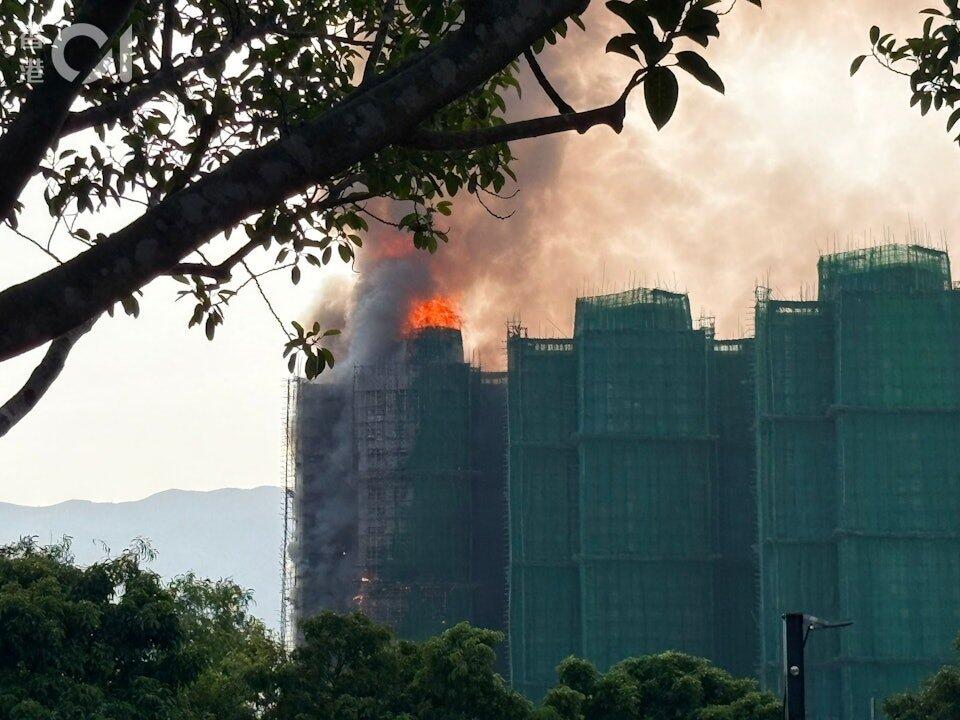 В Гонконге загорелись многоэтажки