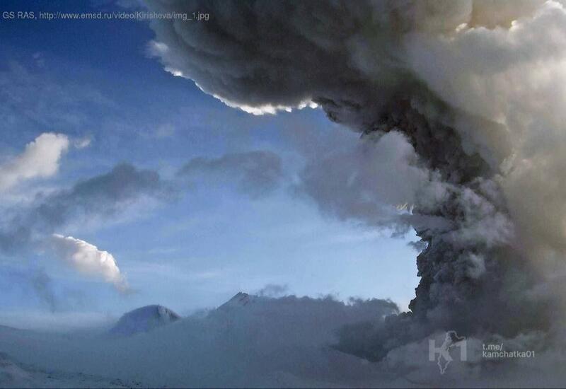 На Камчатке начал извергаться вулкан