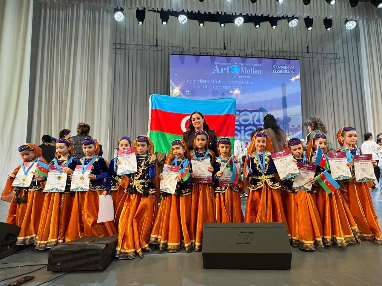 Коллектив Детского центра музыки и искусств Sənət одержал блестящую победу на международном фестивале в Узбекистане