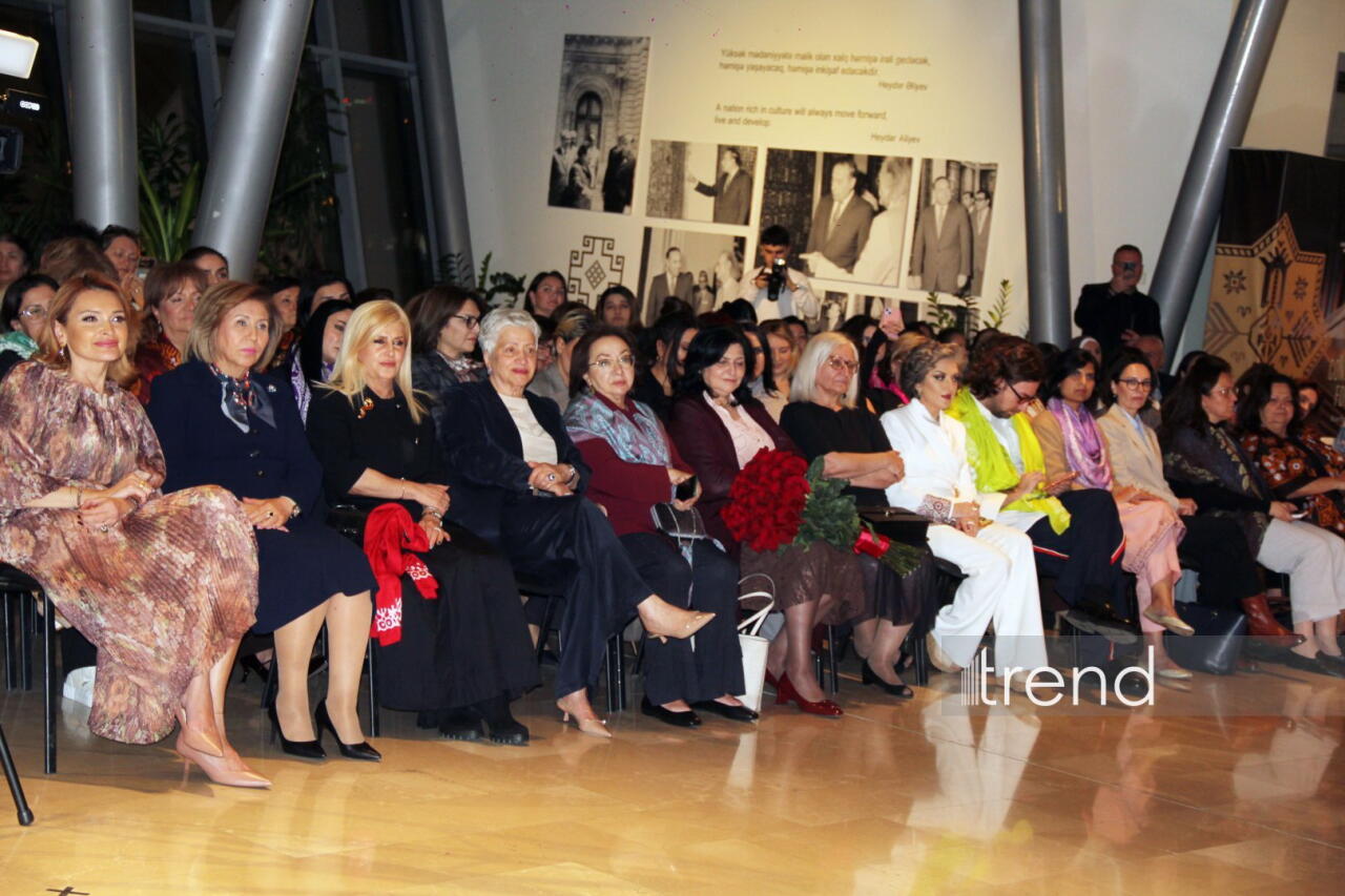 Азербайджанский музей ковра и Гюльнара Халилова представили "Новую историю кялагаи"