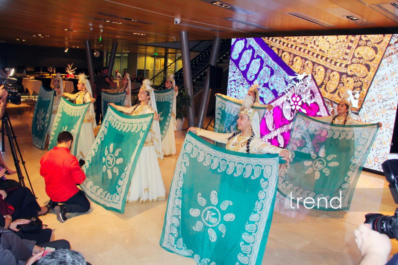 Азербайджанский музей ковра и Гюльнара Халилова представили "Новую историю кялагаи"