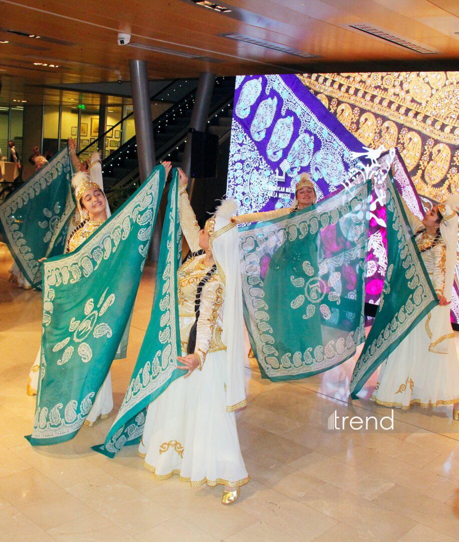 Азербайджанский музей ковра и Гюльнара Халилова представили "Новую историю кялагаи"