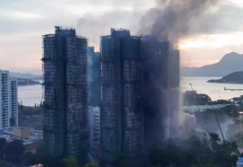 Сгоревший в Гонконге ЖК сняли на камеру с воздуха