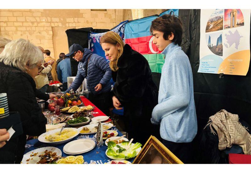Гости выставки "Вкусы мира" Ла-Рошеля восхищены азербайджанскими блюдами