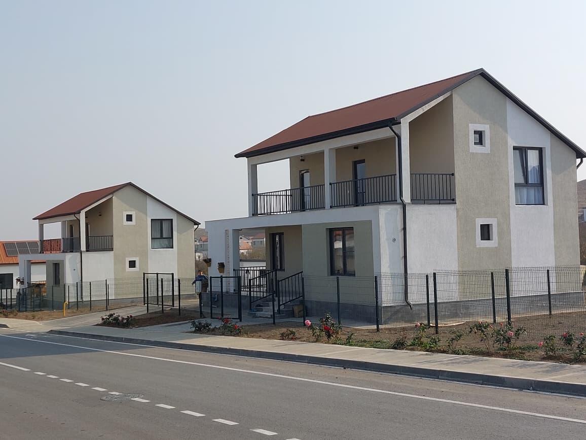 Horovlu kəndində qayıdan ailələrə evlərinin açarları təqdim olunub