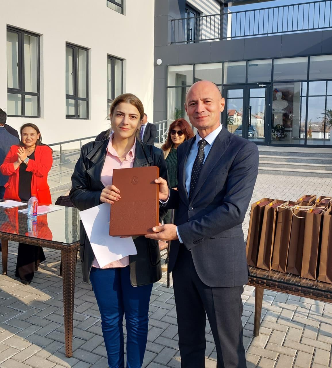 Horovlu kəndində qayıdan ailələrə evlərinin açarları təqdim olunub