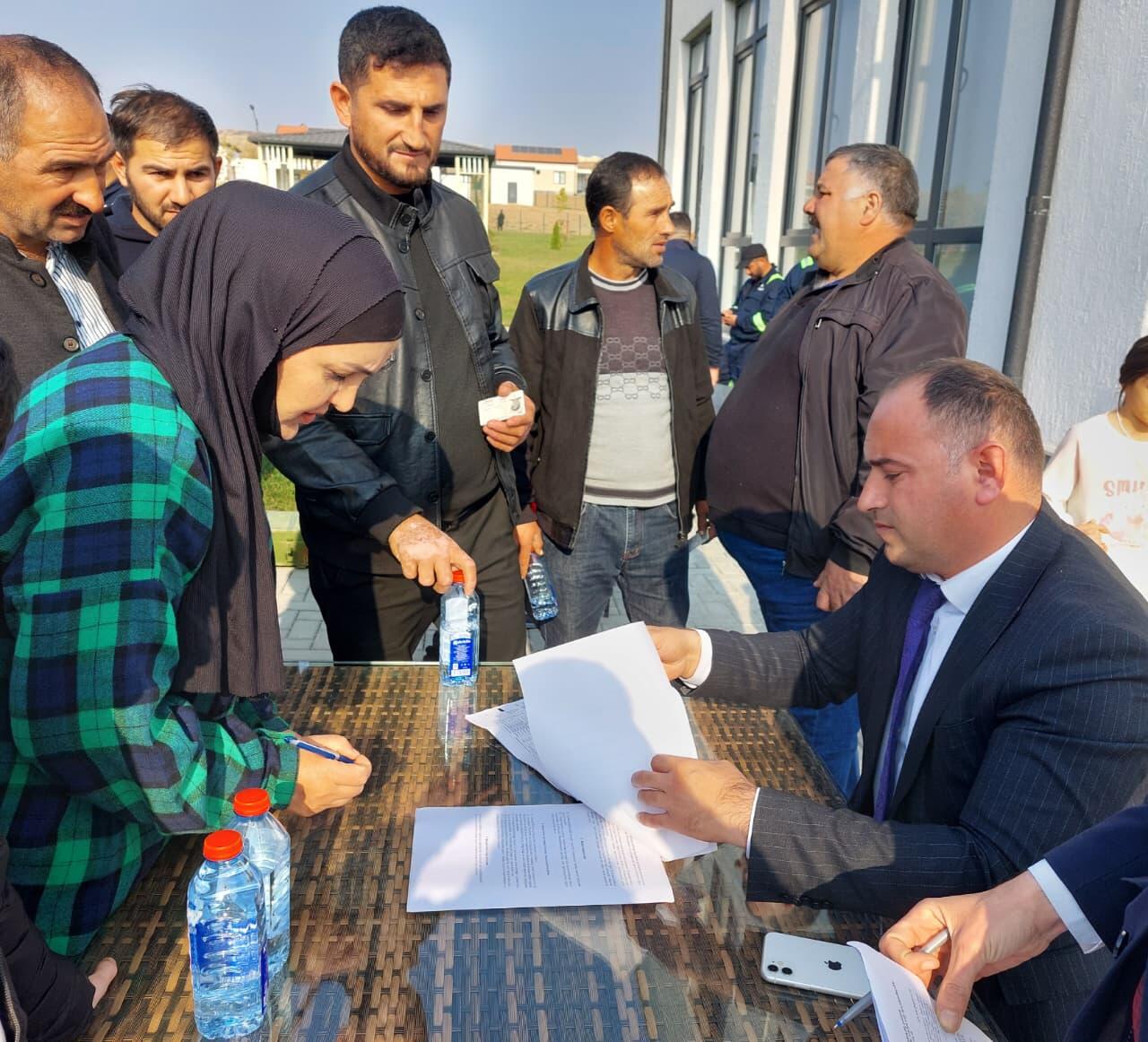 Horovlu kəndində qayıdan ailələrə evlərinin açarları təqdim olunub