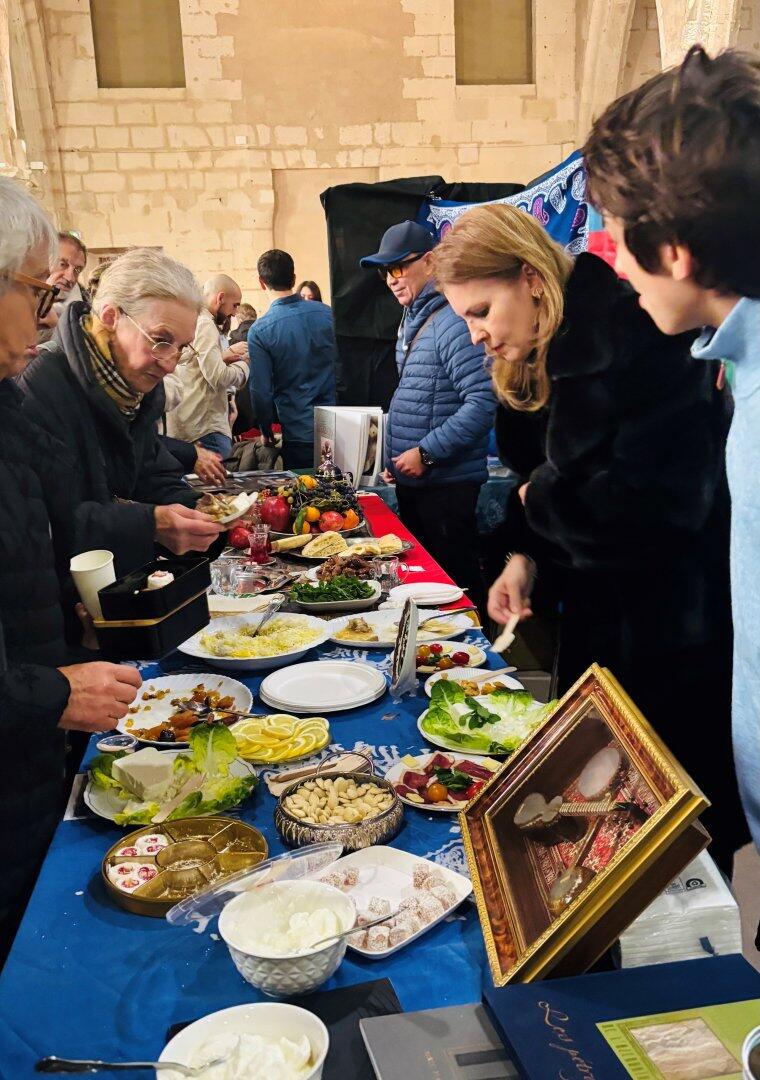 Гости выставки "Вкусы мира" Ла-Рошеля восхищены азербайджанскими блюдами