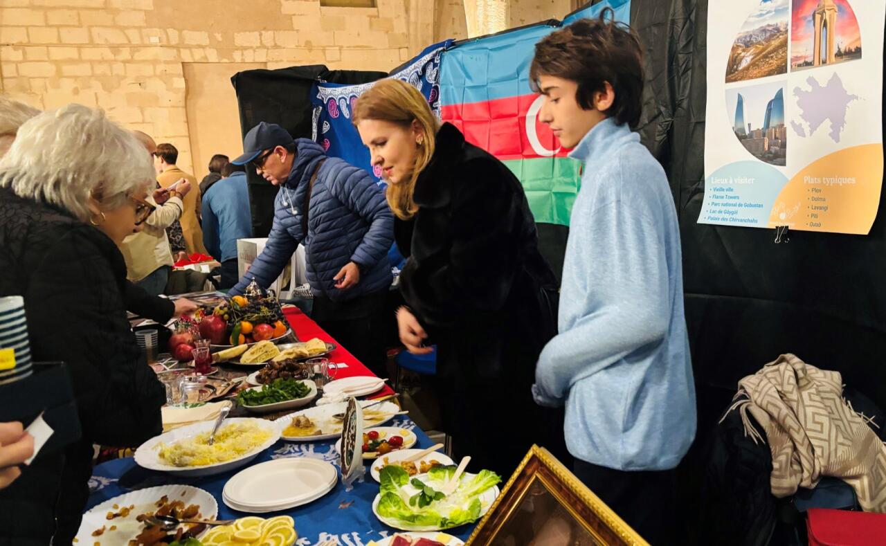 Гости выставки "Вкусы мира" Ла-Рошеля восхищены азербайджанскими блюдами