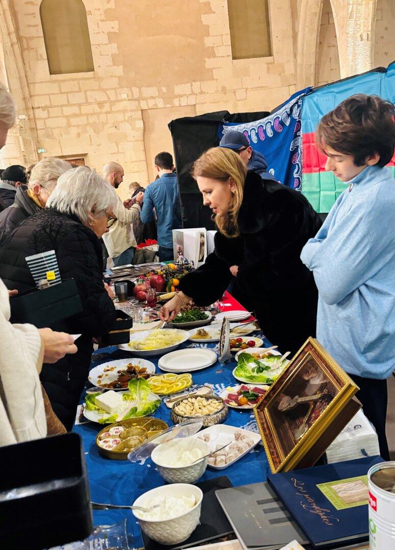 Гости выставки "Вкусы мира" Ла-Рошеля восхищены азербайджанскими блюдами
