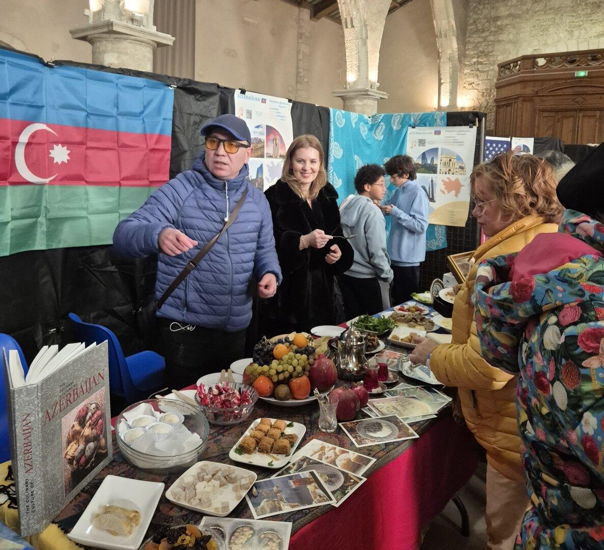 Гости выставки "Вкусы мира" Ла-Рошеля восхищены азербайджанскими блюдами