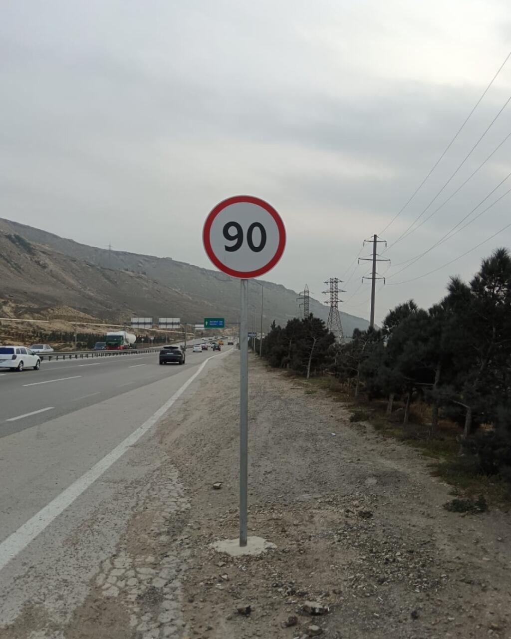 На одной из ключевых дорог Баку снижен скоростной режим