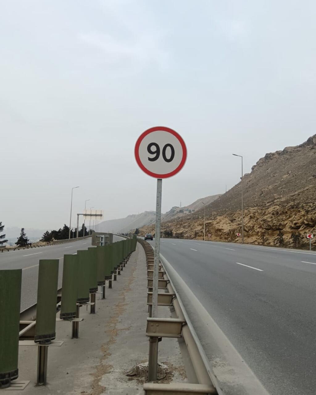 На одной из ключевых дорог Баку снижен скоростной режим