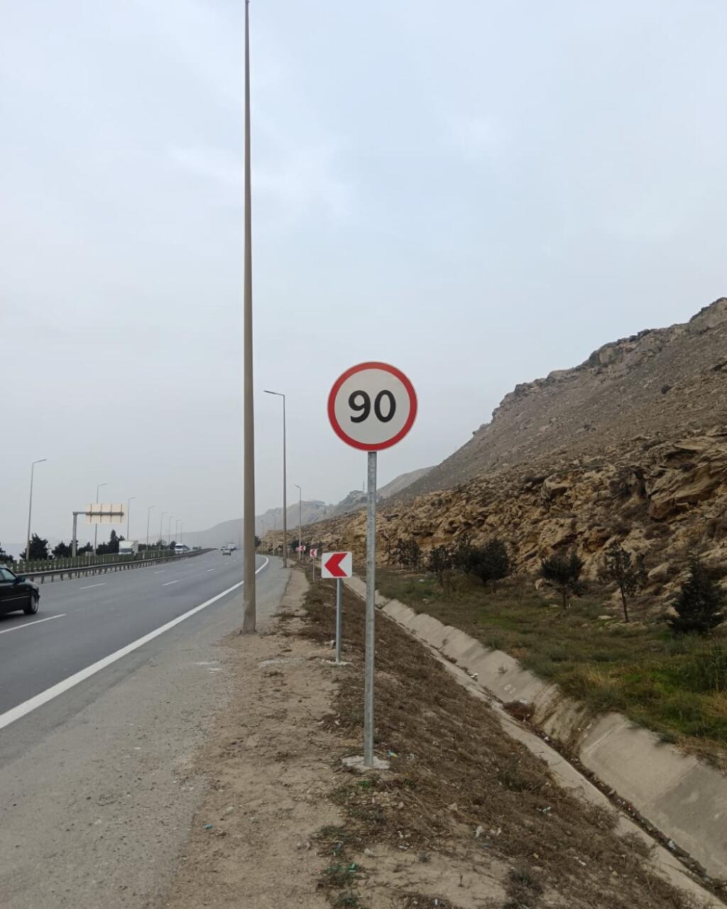 На одной из ключевых дорог Баку снижен скоростной режим