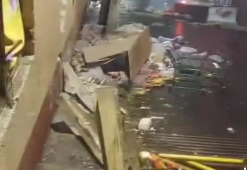 В Мехико грузовик полный алкоголя врезался в дом