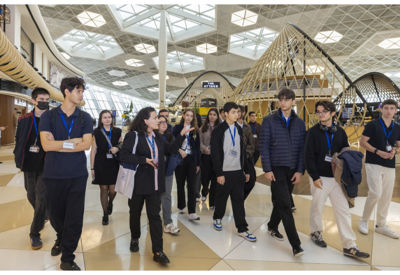 Heydər Əliyev Aeroportu ADA Məktəbi şagirdləri üçün süni intellekt mövzusunda aviasiya sessiyası keçirdi