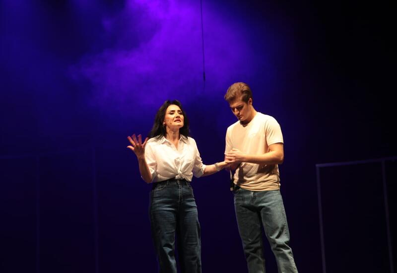 А не замахнуться ли нам на Элвиса нашего Пресли?