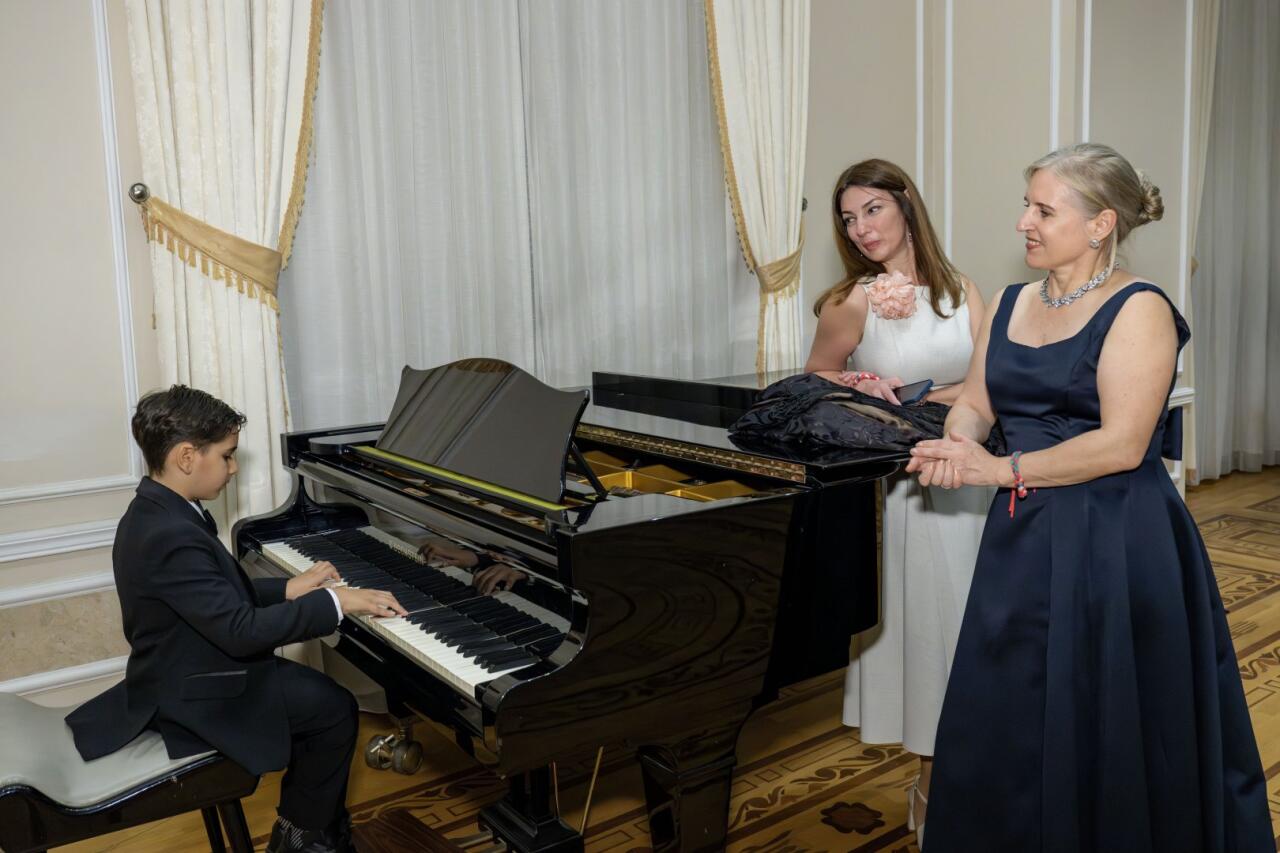 В Баку состоялся изысканный Венский бал