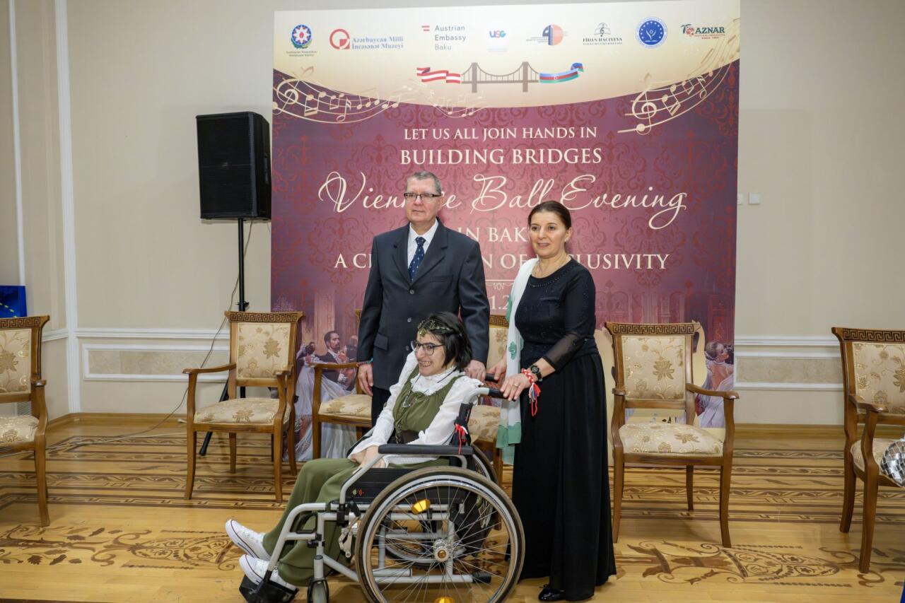 В Баку состоялся изысканный Венский бал