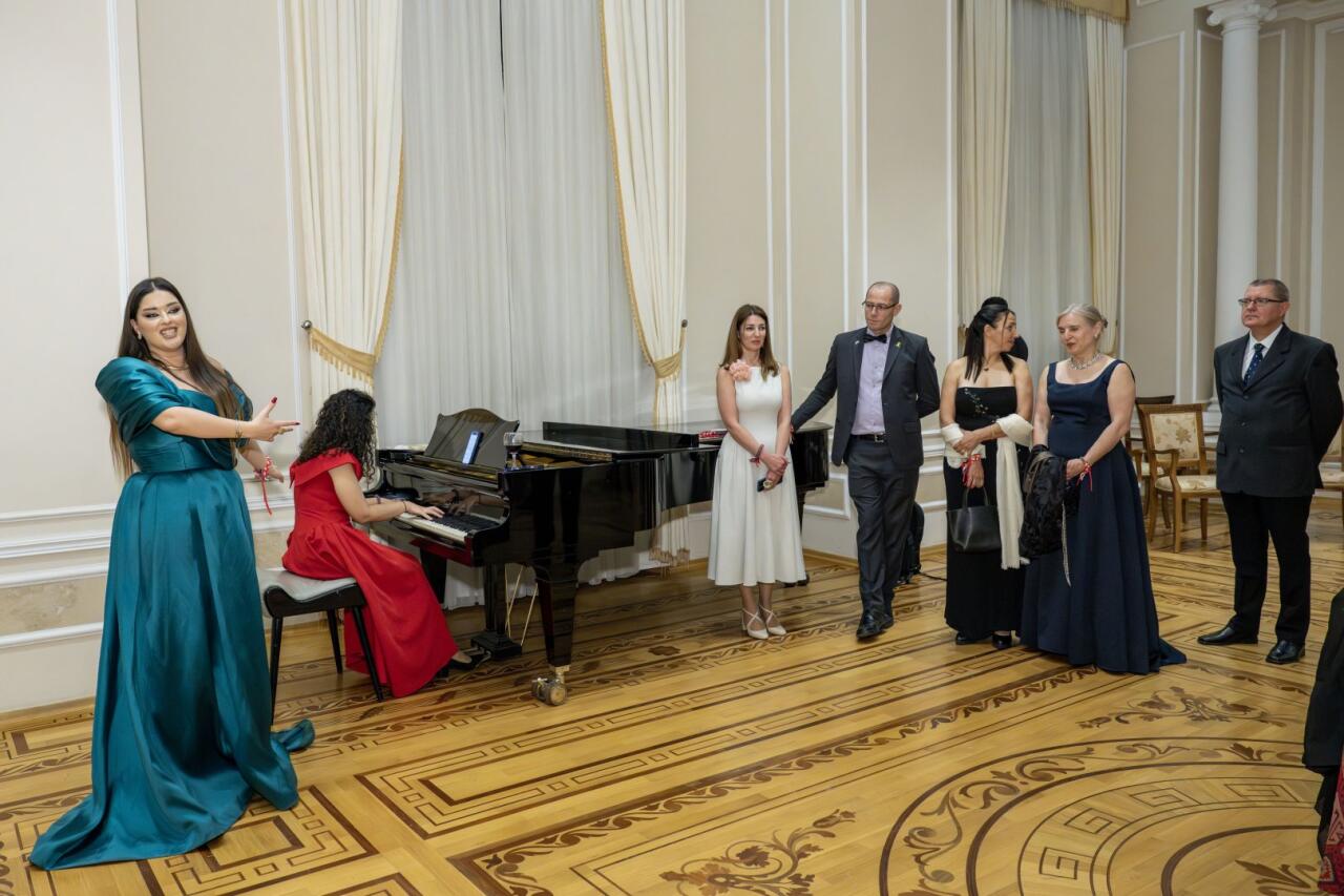 В Баку состоялся изысканный Венский бал