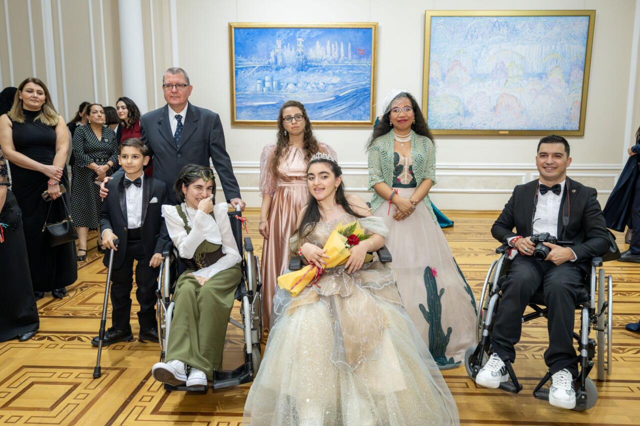 В Баку состоялся изысканный Венский бал