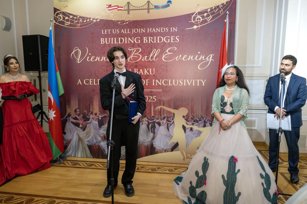 В Баку состоялся изысканный Венский бал