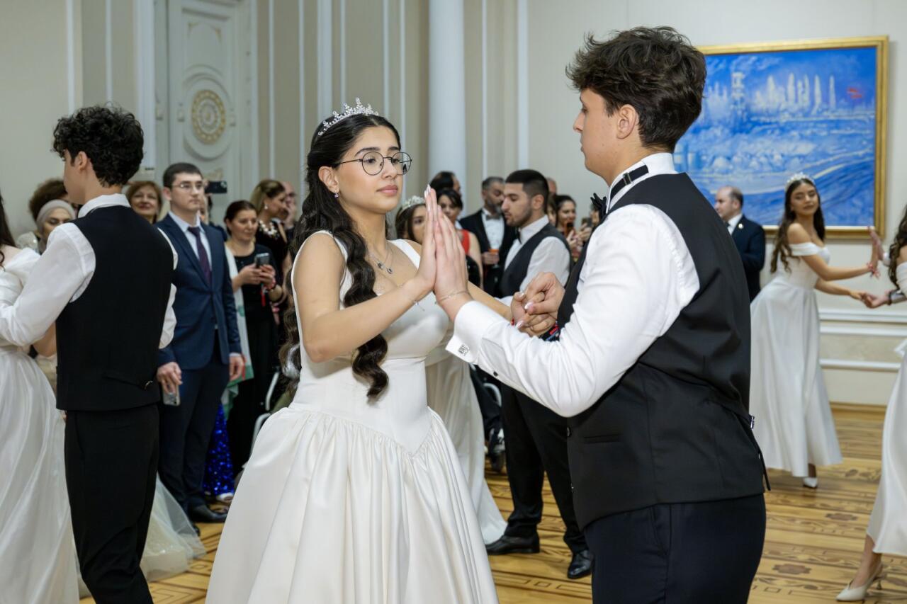 В Баку состоялся изысканный Венский бал