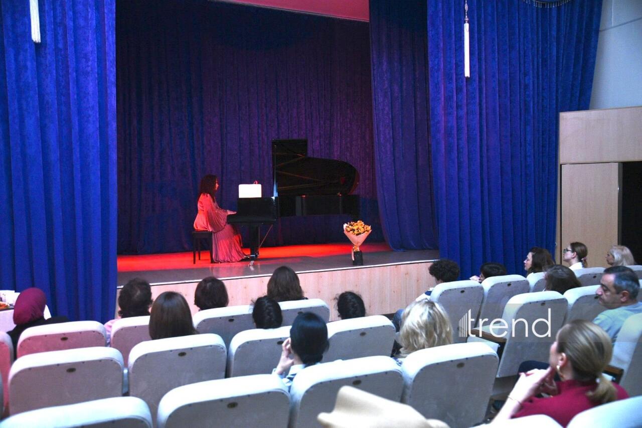 В Азербайджанской детской филармонии состоялась встреча "100 вопросов к эксперту" с Саидой Тагизаде