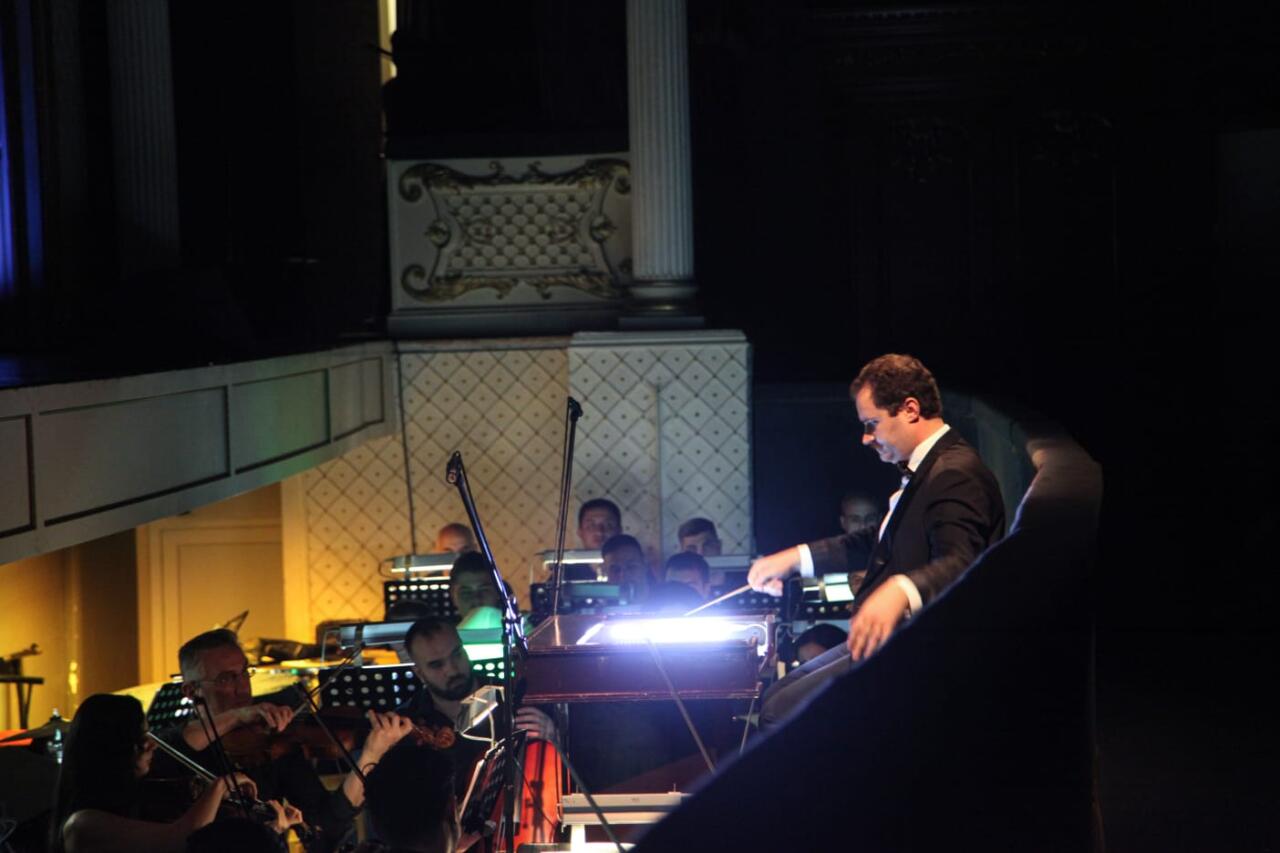 А не замахнуться ли нам на Элвиса нашего Пресли?