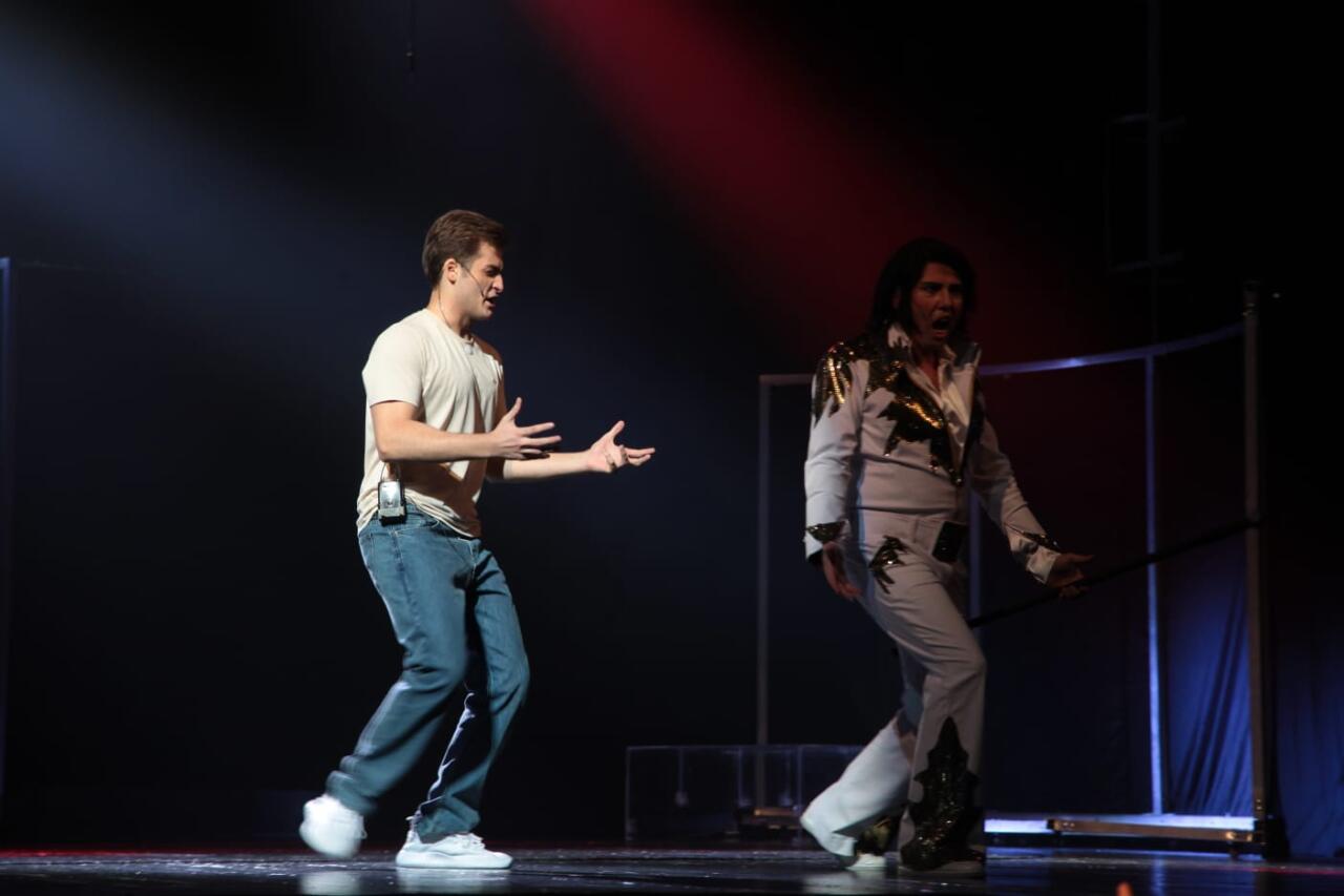 А не замахнуться ли нам на Элвиса нашего Пресли?