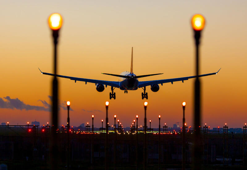 Тысячи пассажиров столкнулись с проблемами из-за закрытия аэропорта Вильнюса