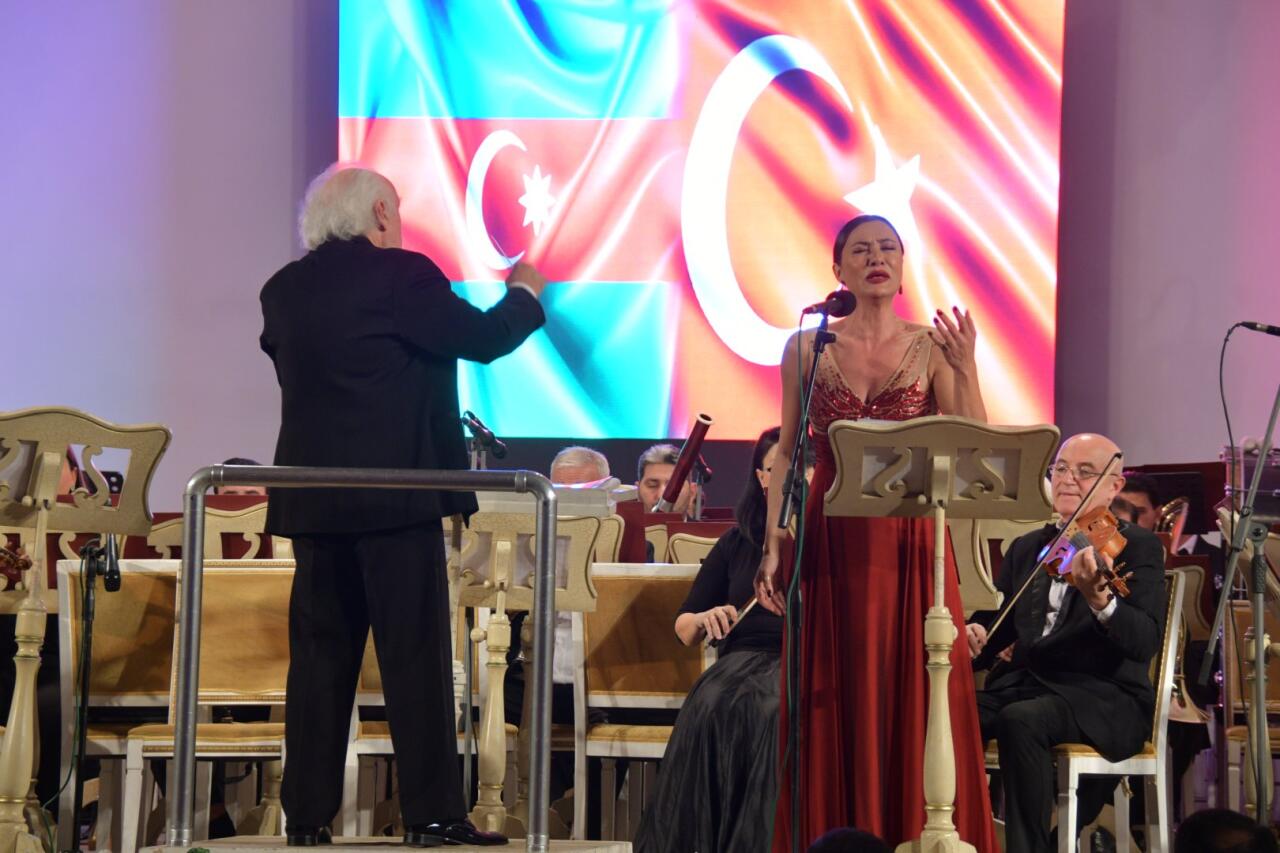 Деятели культуры Азербайджана и Турции представили грандиозный концерт