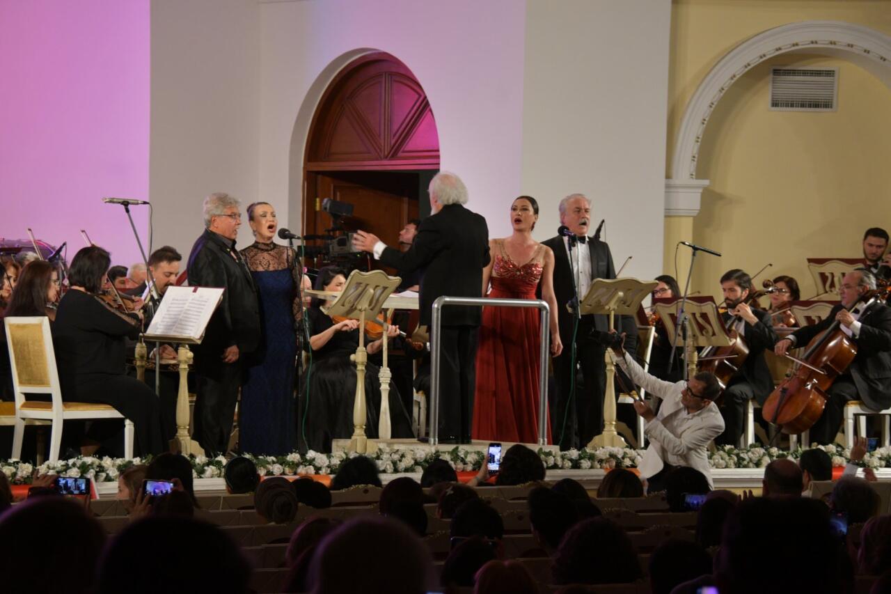 Деятели культуры Азербайджана и Турции представили грандиозный концерт