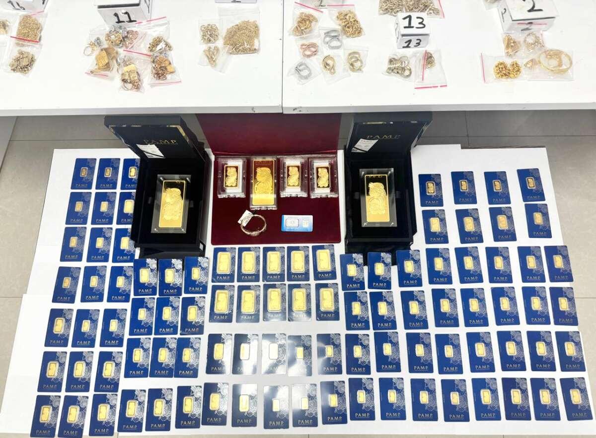 İstanbuldan Bakıya 2 milyonluq qızıl-brilyant keçirmək istədilər