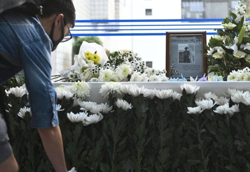 Тысячи людей почтили память жертв крупнейшего пожара в Гонконге