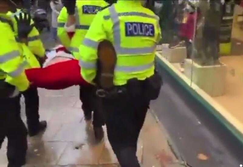 В Лондоне арестовали Санта-Клауса